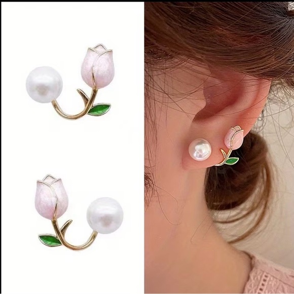 Jewelry - Elegant Pearl and Tulip 🌷 Earrings